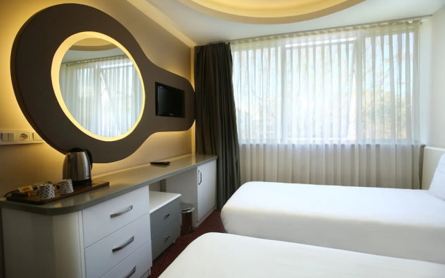 IS Hotel