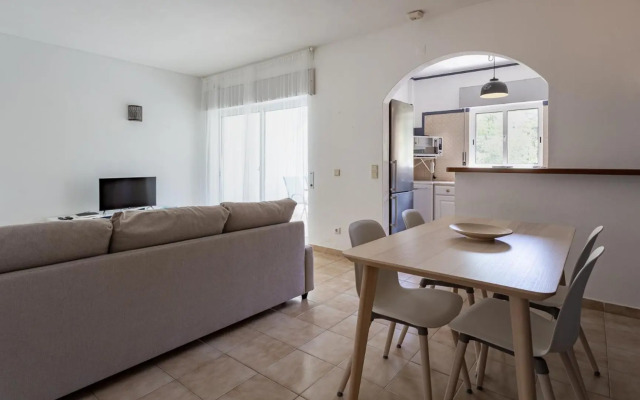 Charming Beachside Apartment w/ Pool by LovelyStay