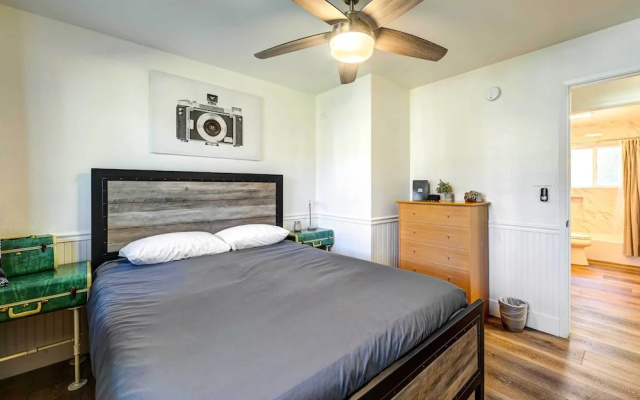 Dog-friendly Oakhurst Home: Walk to Downtown!
