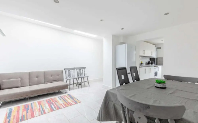 Spacious & Newly Renovated 4BD House East Ham!