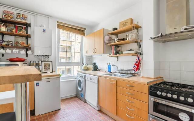 Cosy 1 Bedroom Flat in Quiet Wapping