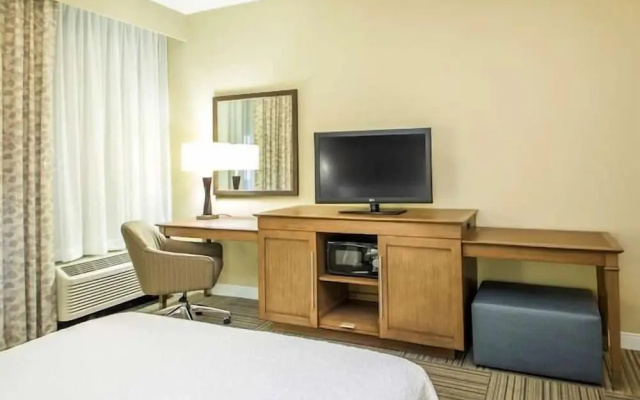 Hampton Inn by Hilton Philadelphia International Airport