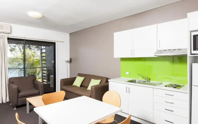 Majestic Oasis Apartments