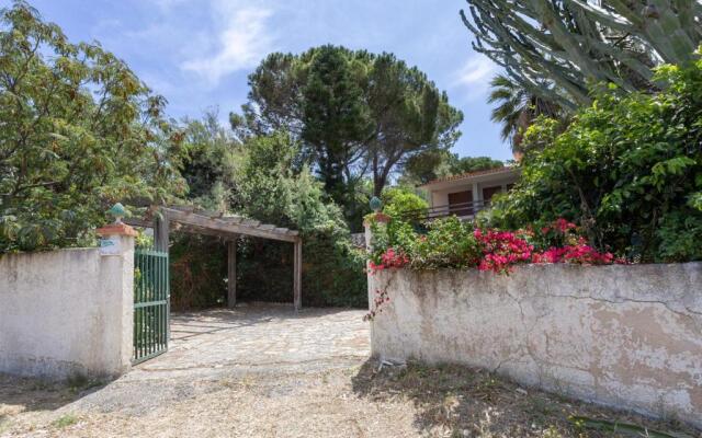 Scopello Flat with Panoramic Courtyard and Parking