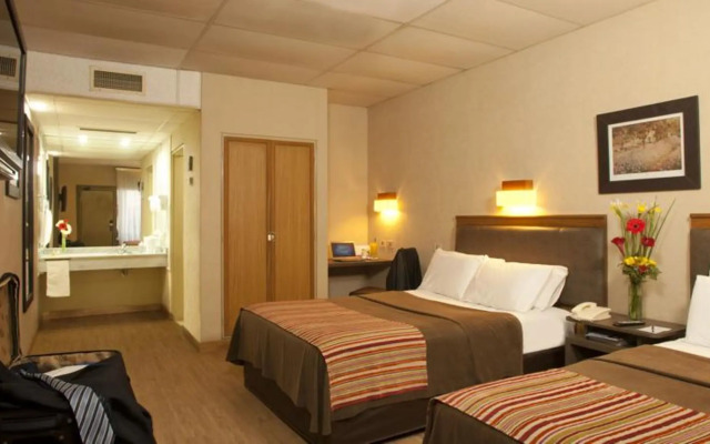 Land Express Neuquén Hotel