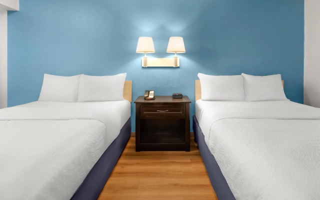 Travelodge by Wyndham Madison Heights MI