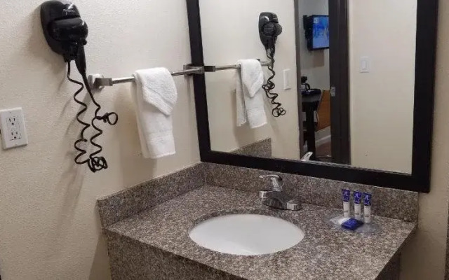 Americas Best Value Inn & Suites Escondido