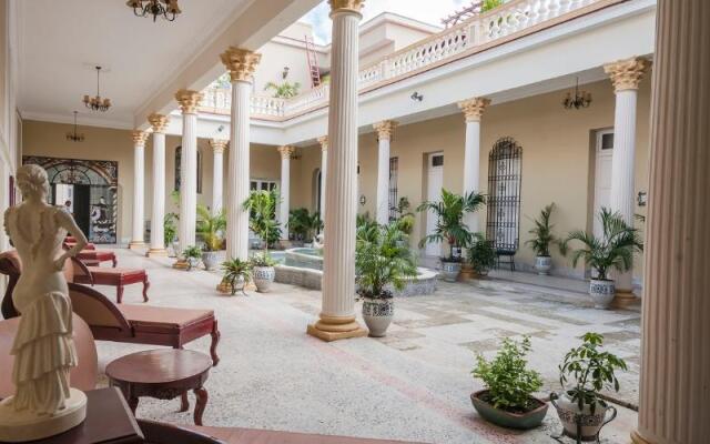 Hotel E La Sevillana