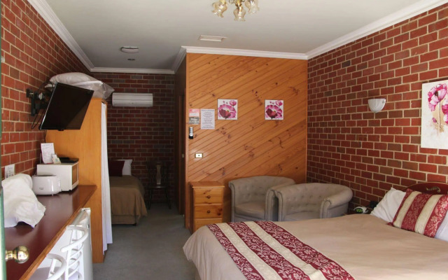 The Elms Motor Inn
