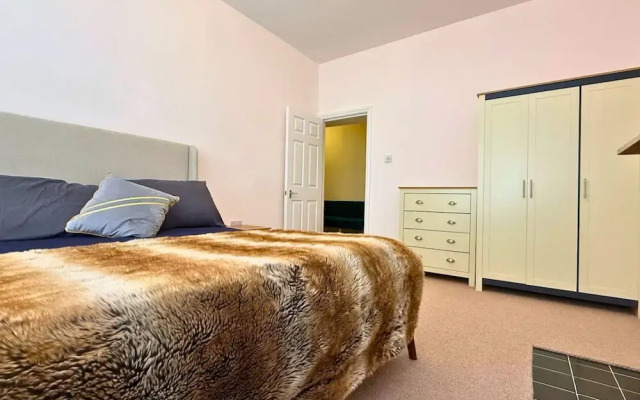 Palacial 3 Super King Bedrooms