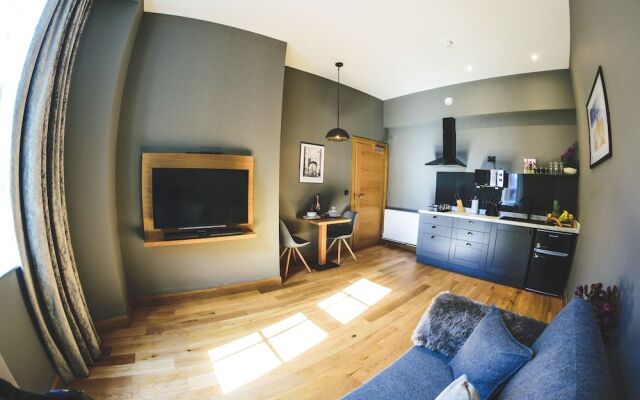 Mono Suites