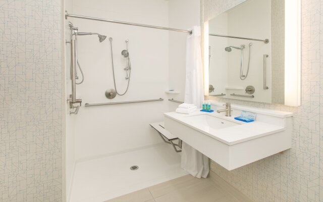 Holiday Inn Express Hotel & Suites Seaside-Convention Center by IHG