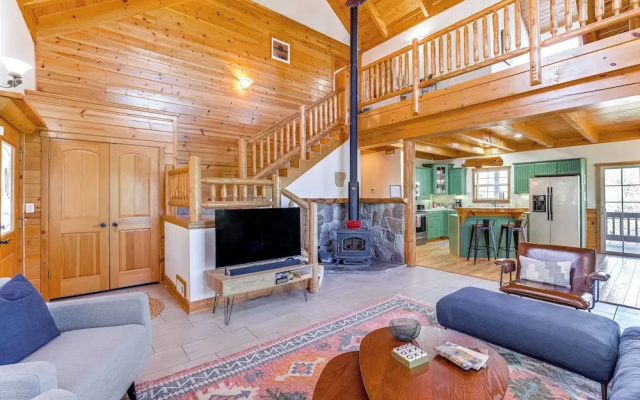 Family-friendly Cabin By Golf Course & Marina