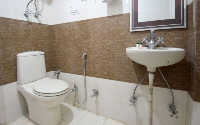 OYO 11552 Hotel Rising Star
