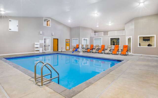 AmericInn by Wyndham Pella