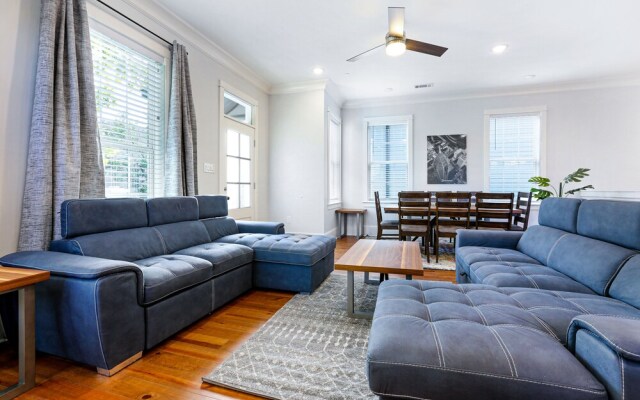 Stunning Modern and Fully-Upgraded 5 BR with Pool