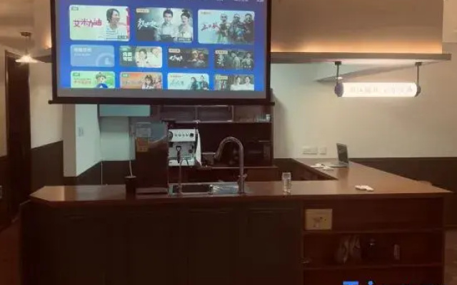 Cuan yue Space Youth Hostel (Laoximen Subway Station Branch)