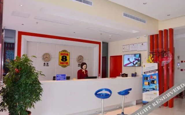 Super 8 Hotel (Shiyan Bailang Road)