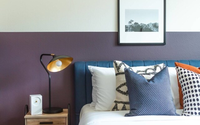 Downtown 1BR Apt by Domio