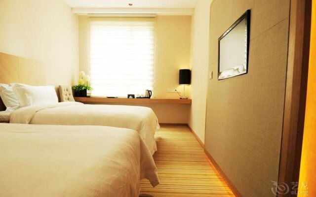 Wuhan Yuntai 6 Plus 1 Hotel