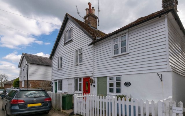 Charming 2 Bedroom Mid Terrace Cottage Is In A Quiet Spot In Hawkhurst