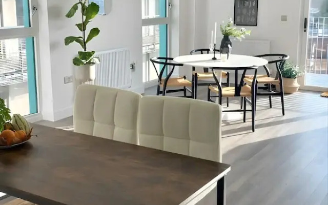 Stylish London Flat - Private Terrace - City View