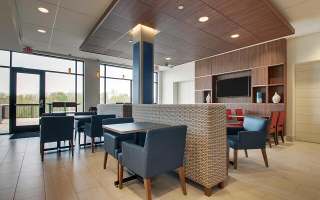 Holiday Inn Express and Suites-Elizabethtown North by IHG