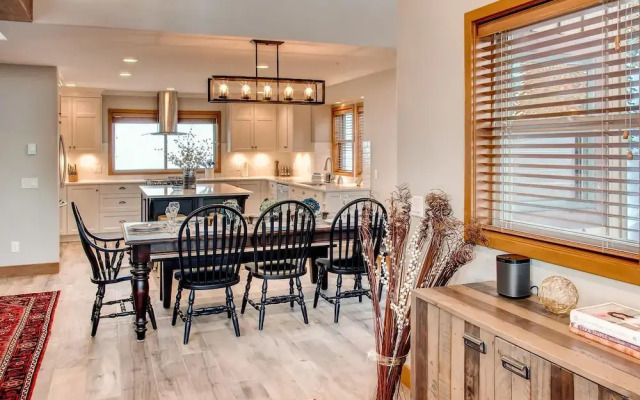 385 Moonshine Crescent by Okanagan Premier