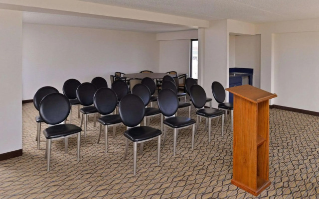 Quality Inn & Suites Matteson near I-57