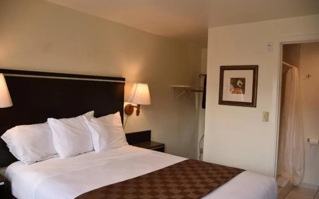Baycities Motel