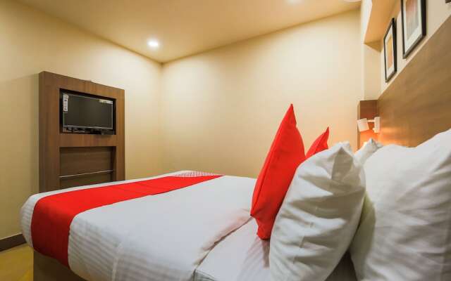 OYO 18951 City Xpress Hotel Rooms