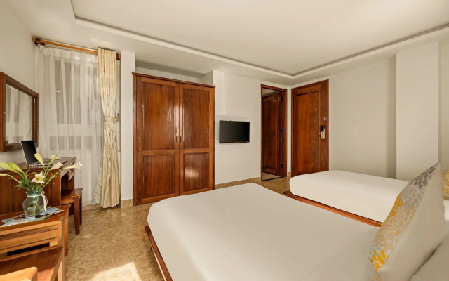 Titan Hotel
