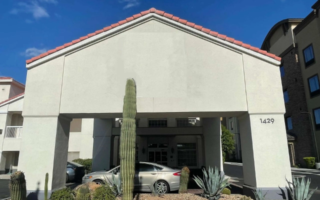 Red Lion Inn & Suites Phoenix/Tempe - Asu