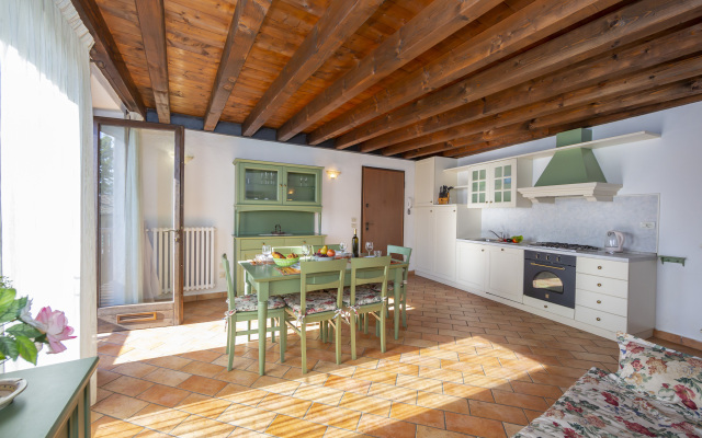 Liano Orchidea -terrace & Parking