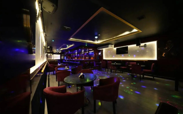 9 Hotel