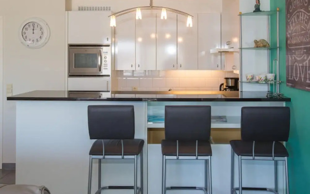 Stylish Stay w/ Sea Views