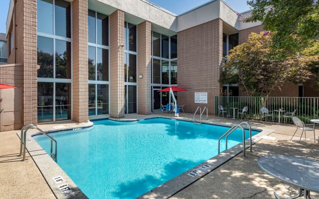 Clarion Inn