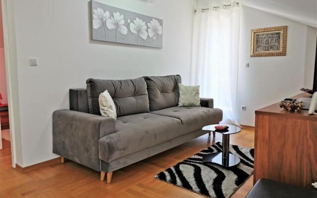 Apartments Mara Cres