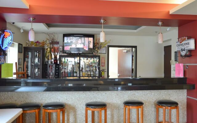 Days Inn & Suites Milwaukee
