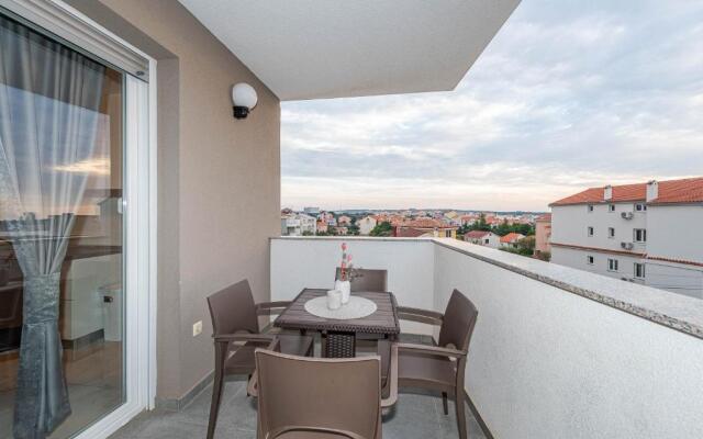 Star 5 modern & centrally ap for 4