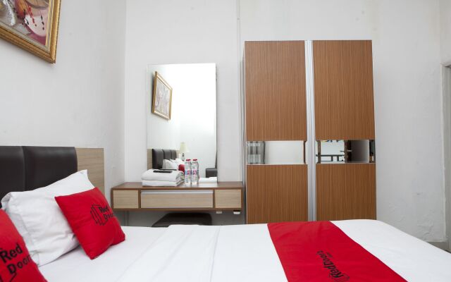 RedDoorz near Institut Teknologi Bandung
