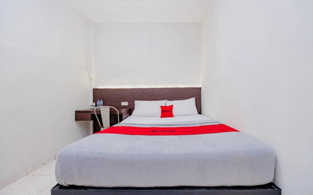 RedDoorz Plus @ D San Residence Buah Batu – Guest Rooms – Bandung