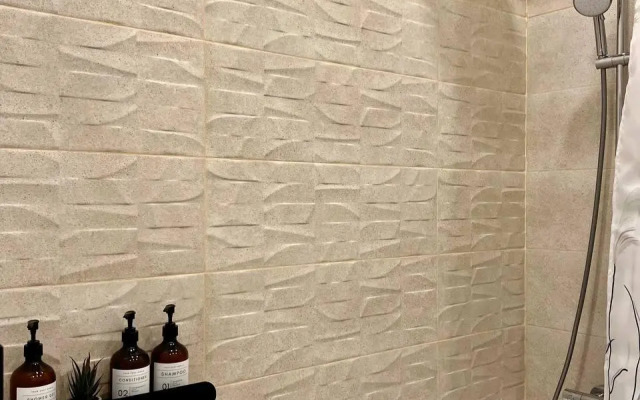 Happy People на набережной Новоданиловская