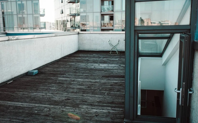 Luxurious 3 Bed Triplex Apartment - 3 Bath