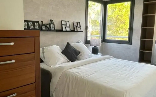 Two Bed Apt With Lovely Terrace - 2195