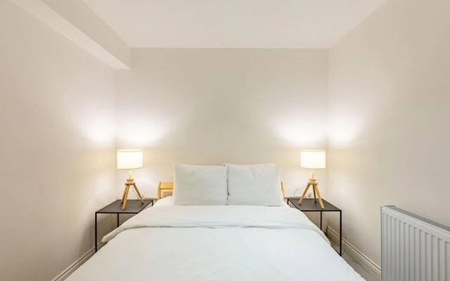 Flat 5 Min to Taksim With Backyard in Cihangir