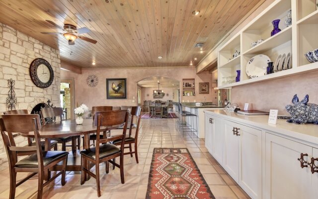 7BR 5 5BA Spicewood Sanctuary by RedAwning