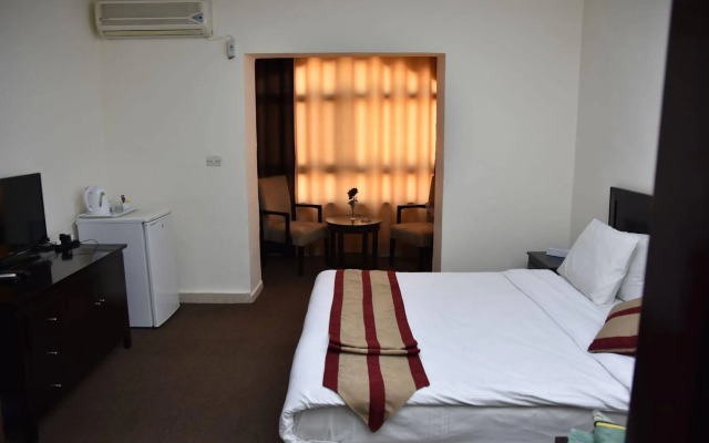 Al Bateel Hotel Apartments