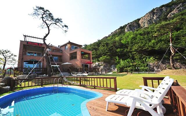 Yeongdeok Green Garden Pension