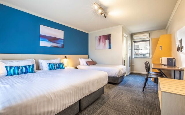 Nightcap at Riverside Hotel